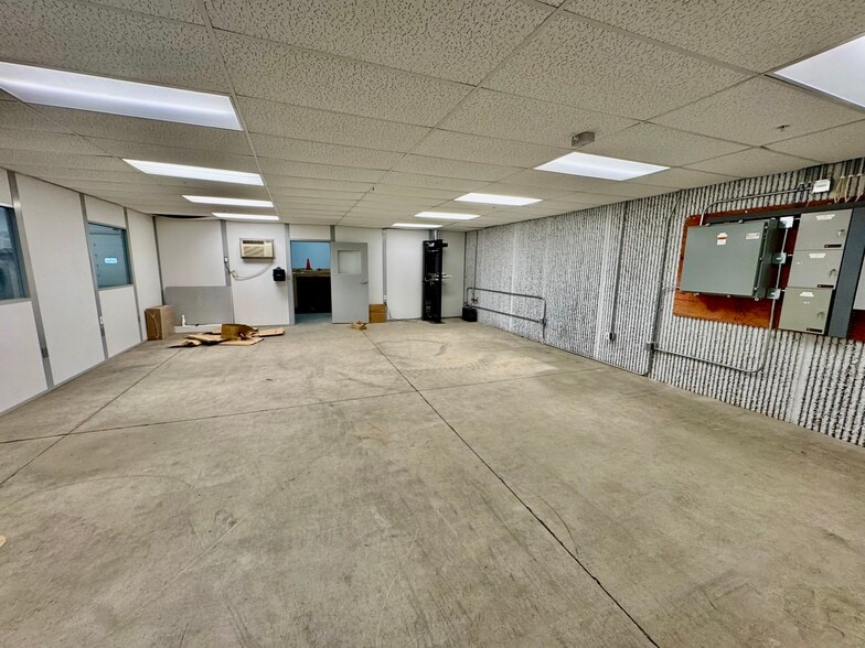 2901 Progress Rd, Madison, WI for lease - Building Photo - Image 3 of 11