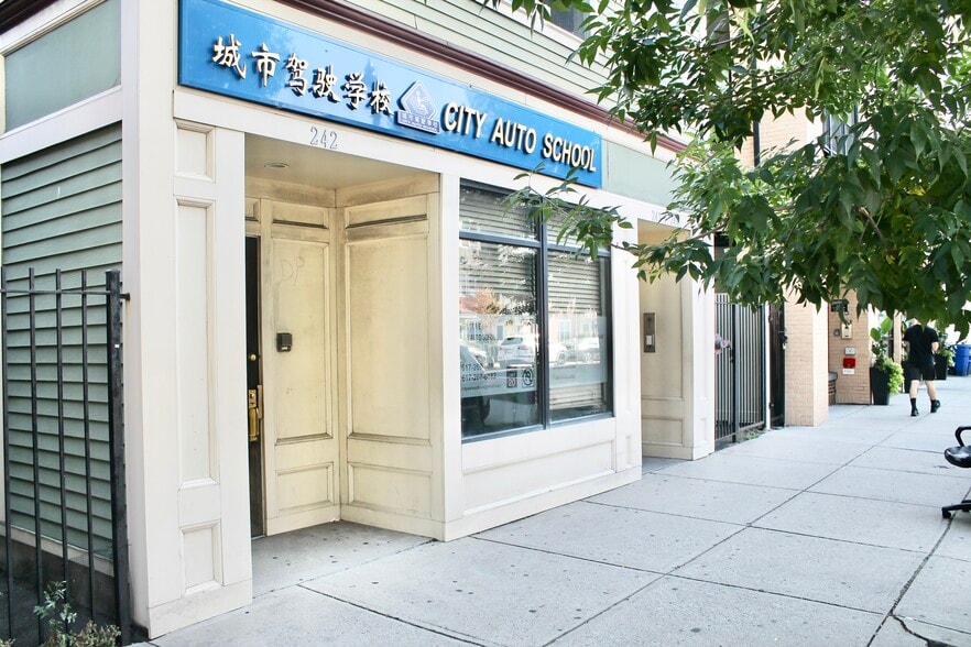 242-244 West Broadway, Boston, MA for lease - Building Photo - Image 2 of 3