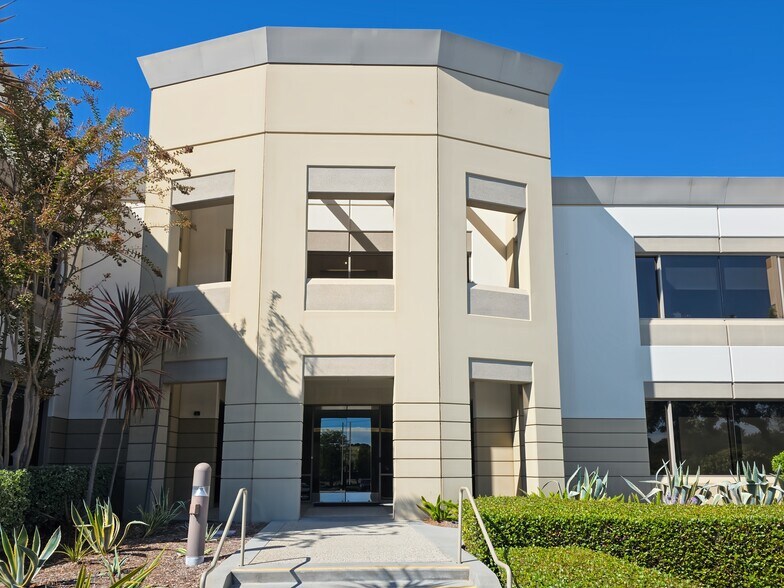 30700 Russell Ranch Rd, Westlake Village, CA à louer - Photo du bâtiment - Image 3 de 15