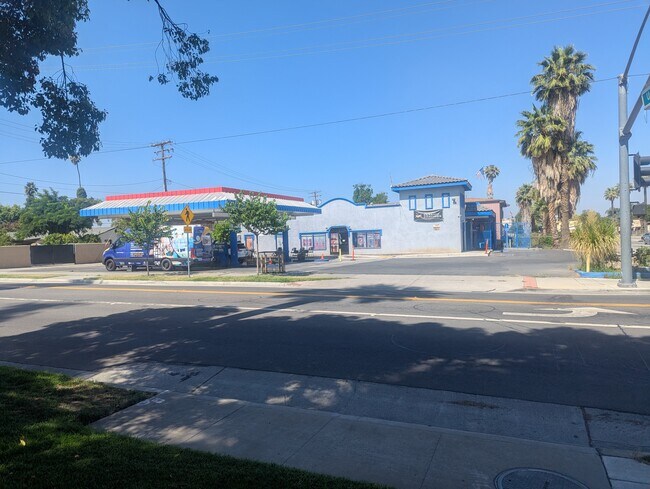 More details for 2100 University Ave, Riverside, CA - Specialty for Sale