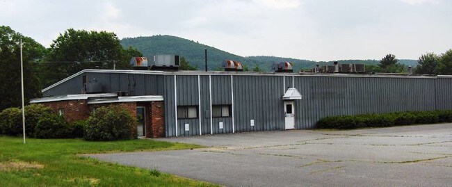 Plus de détails pour 9 Spencer Dr, Rockingham, VT - Industriel à louer