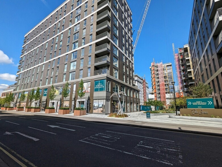 32 London Rd, Staines for lease - Building Photo - Image 2 of 4