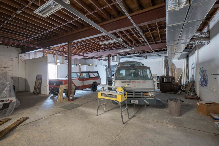 3307 14th Ave, Kenosha, WI à vendre - Photo du bâtiment - Image 3 de 38