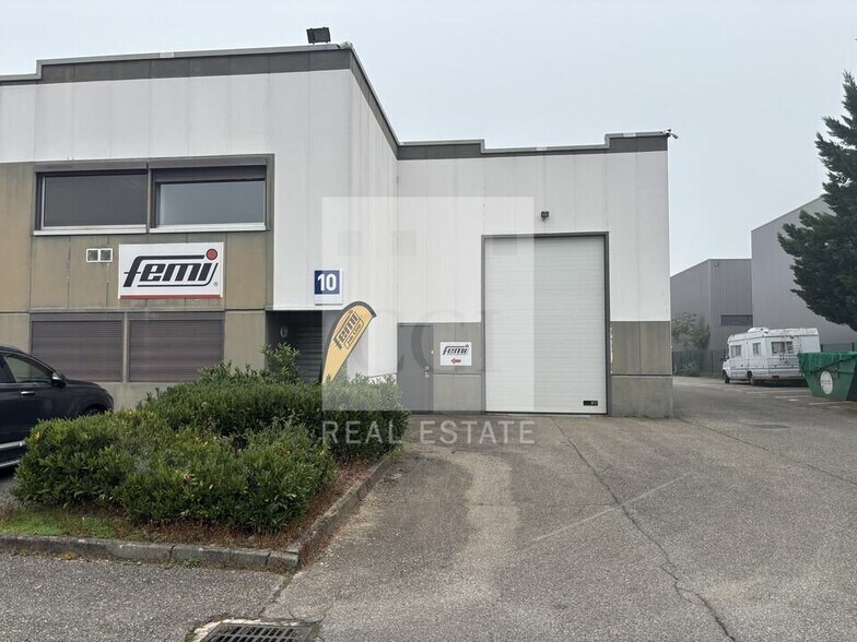 58 Avenue Des Bruyères, Décines-Charpieu à louer - Photo du bâtiment - Image 2 de 11
