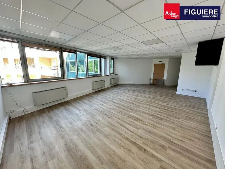 4 Place Barthelemy Niollon, Aix-en-Provence for lease - Interior Photo - Image 3 of 8