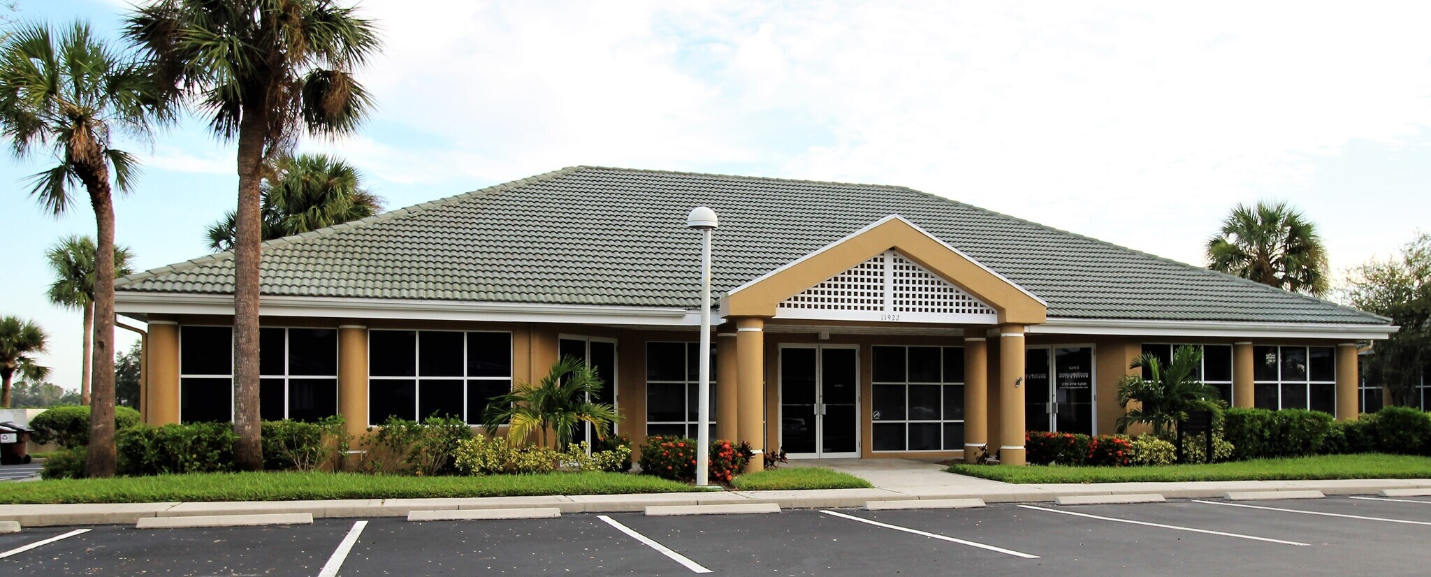 11922 Fairway Lakes Dr, Fort Myers, FL à louer Photo du bâtiment- Image 1 de 2