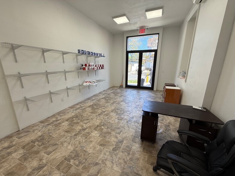115-20 Jamaica Ave, Richmond Hill, NY for lease - Interior Photo - Image 3 of 6