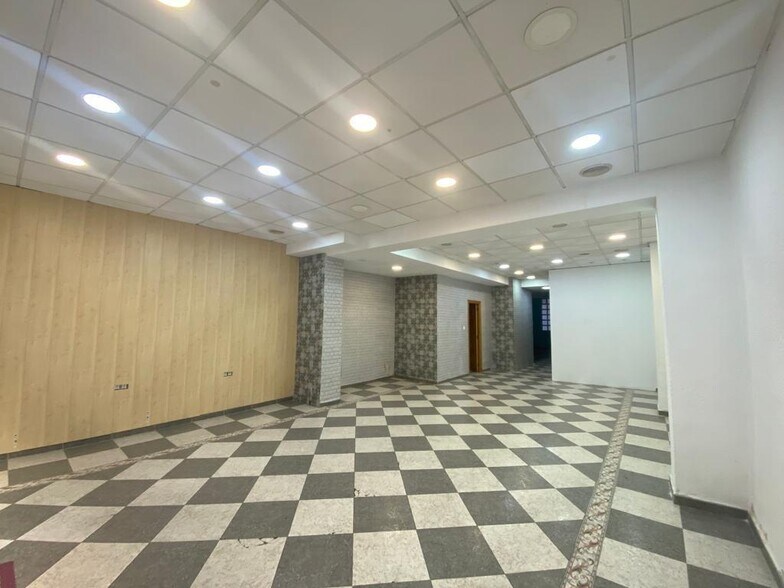 Commerce de détail dans Cáceres, Cáceres à vendre - Photo du bâtiment - Image 2 de 10