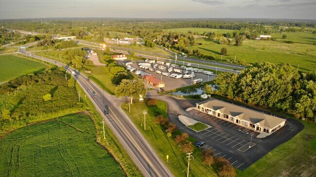Plus de détails pour 12855 Old US Hwy 12, Chelsea, MI - Bureau/Commerce de détail à louer