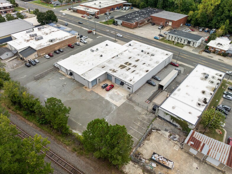 3161 Hillsborough Rd, Durham, NC à louer - Photo du bâtiment - Image 2 de 9