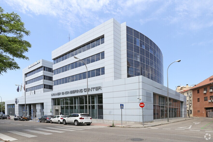 Calle de Juan de Mariana, 17, Madrid, Madrid à louer - Photo du bâtiment - Image 2 de 9