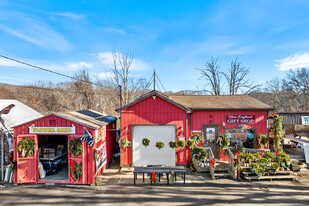 Herb's Country Store - Garderie