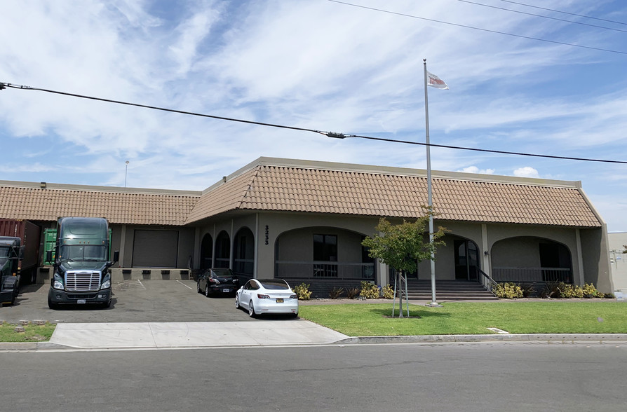 3233 W Castor St, Santa Ana, CA for sale - Building Photo - Image 1 of 1