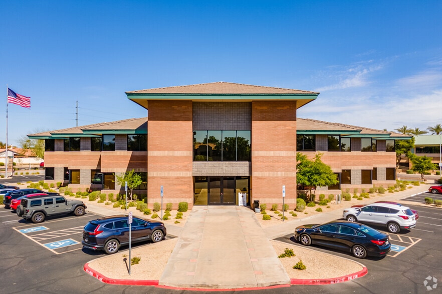 4435 E chandler Blvd, Phoenix, AZ for lease - Primary Photo - Image 1 of 9