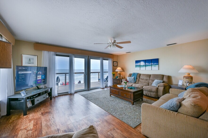 1100 E 3rd Ave, New Smyrna Beach, FL à vendre - Photo intérieure - Image 3 de 6