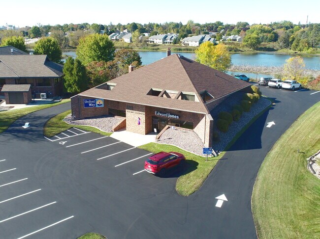 More details for 21 E Waldo Blvd, Manitowoc, WI - Office for Lease