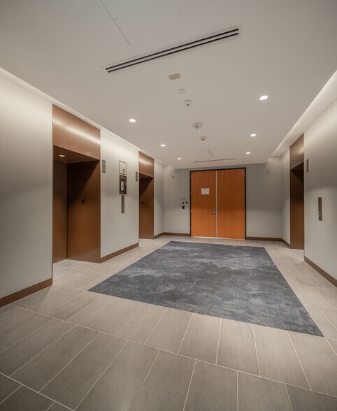 11611 San Vicente Blvd, Los Angeles, CA for lease - Interior Photo - Image 2 of 21