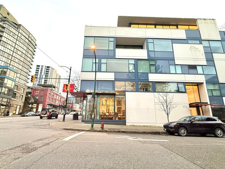 2203-2207 Granville St, Vancouver, BC à vendre - Photo du bâtiment - Image 3 de 3