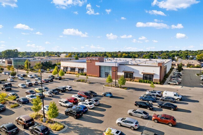 More details for 100 W 63rd St, Westmont, IL - Retail for Sale