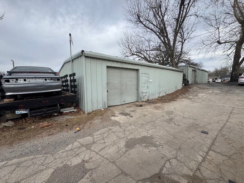 6710-6720 NW 10th St portefeuille de 13 propriétés à vendre sur LoopNet.ca - Photo du bâtiment - Image 3 de 22