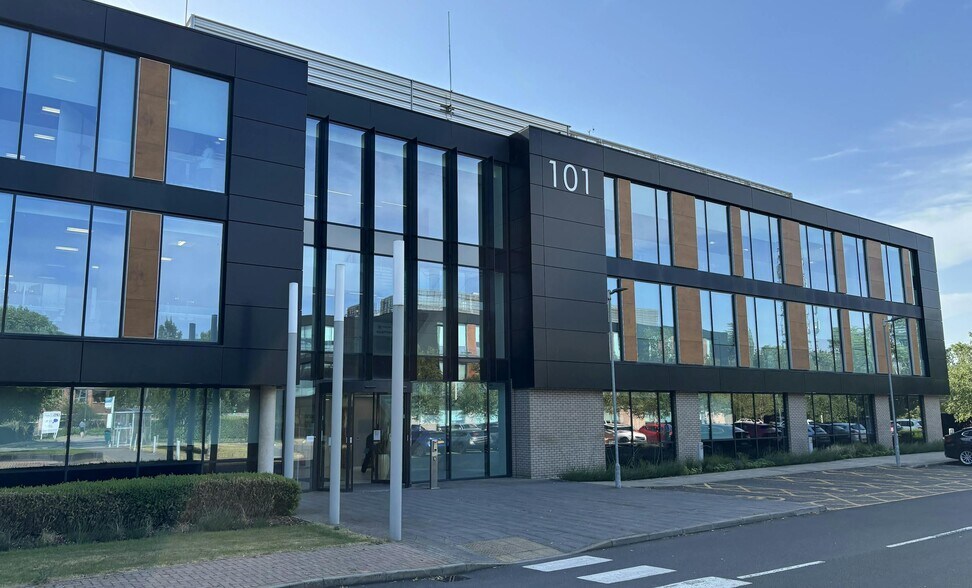 101 Park Dr, Milton à louer - Photo du bâtiment - Image 1 de 2