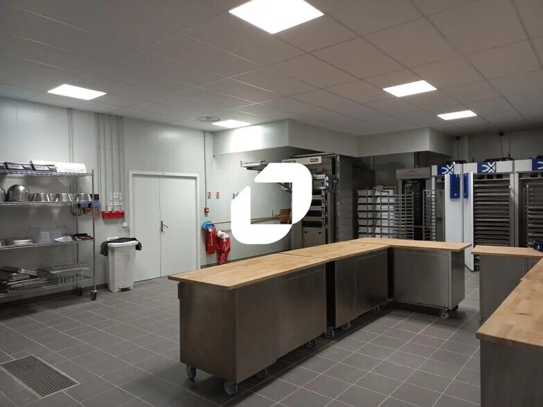 Flex in Wasquehal for lease - Interior Photo - Image 3 of 9