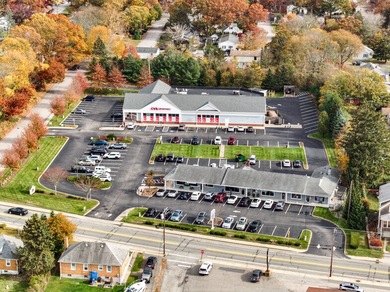 500 Main Rd, Tiverton, RI à vendre - Photo du bâtiment - Image 2 de 9