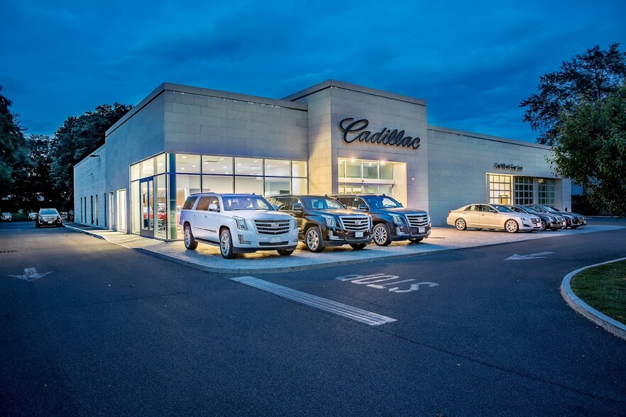 Car Dealership Assemblage portfolio of 2 properties for sale on LoopNet.ca - Building Photo - Image 2 of 24