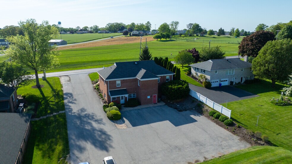 735 S Pleasant Ave, Dallastown, PA à vendre - Photo du bâtiment - Image 2 de 16