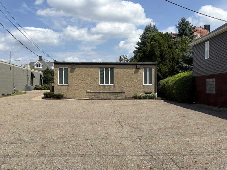 309 S Chapel St, Louisville, OH for sale - Building Photo - Image 2 of 36