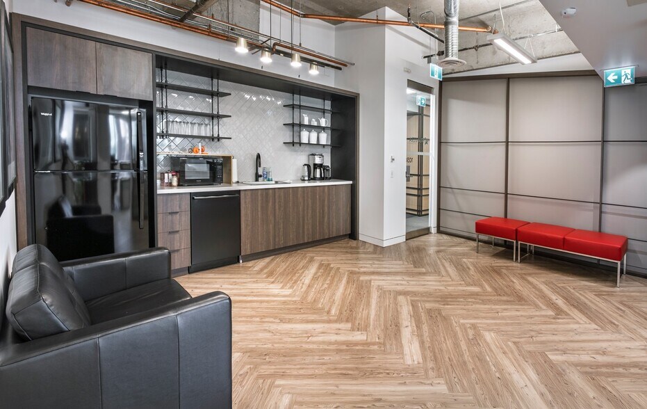 140 4 Av SW, Calgary, AB à louer - Photo du bâtiment - Image 3 de 5