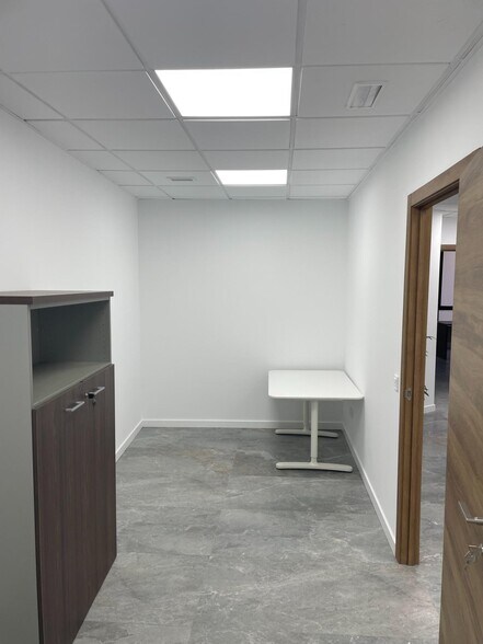 Office in València for lease - Building Photo - Image 1 of 13