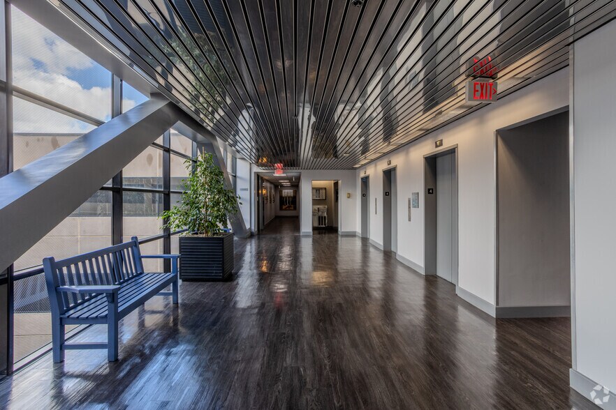 4221 Wilshire Blvd, Los Angeles, CA à louer - Photo du bâtiment - Image 2 de 14