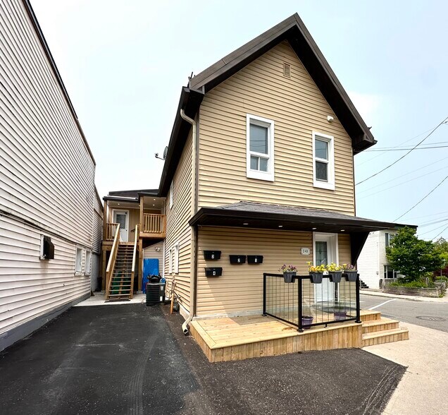 240 Marier Ave, Ottawa, ON à vendre - Photo du bâtiment - Image 2 de 14