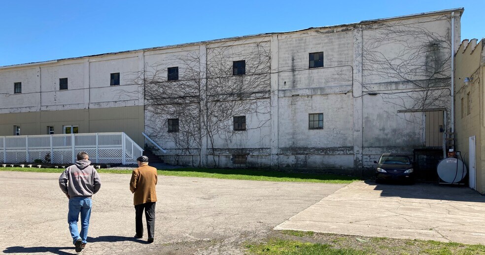 59 Maple Ave, Sodus, NY à vendre - Photo du bâtiment - Image 2 de 28