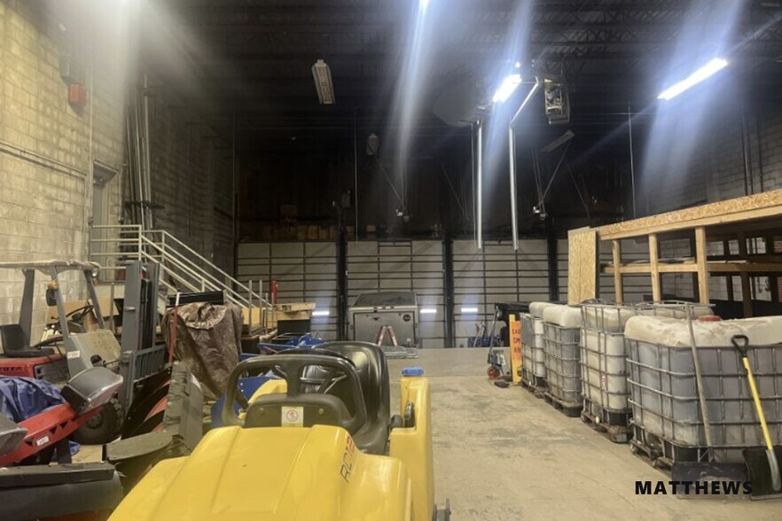 3241 Winpark Dr, New Hope, MN à louer - Photo du bâtiment - Image 2 de 5