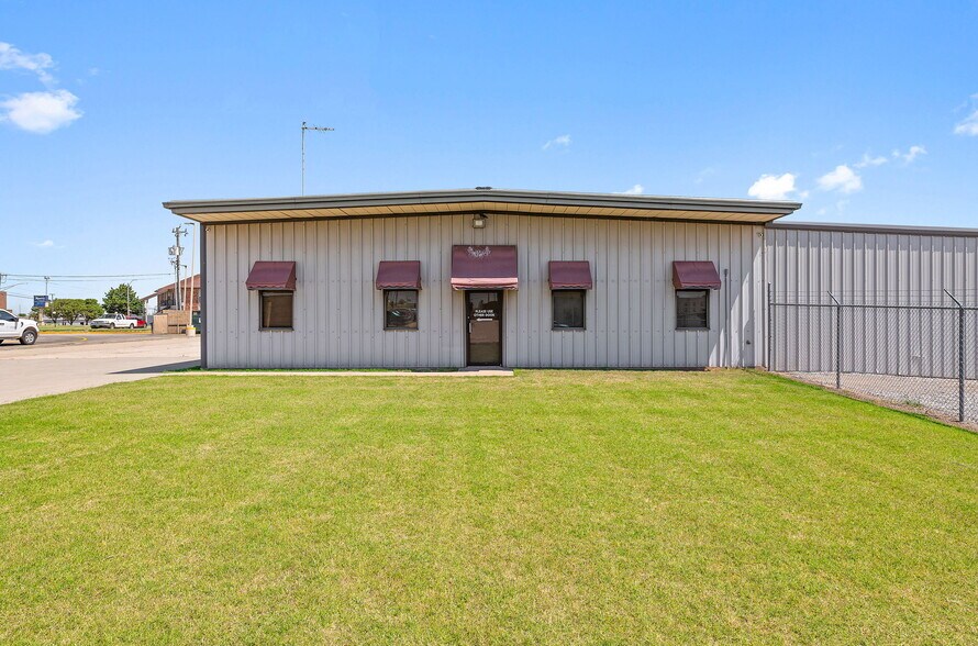 1510 Amity Ln, El Reno, OK à louer - Photo du bâtiment - Image 3 de 39