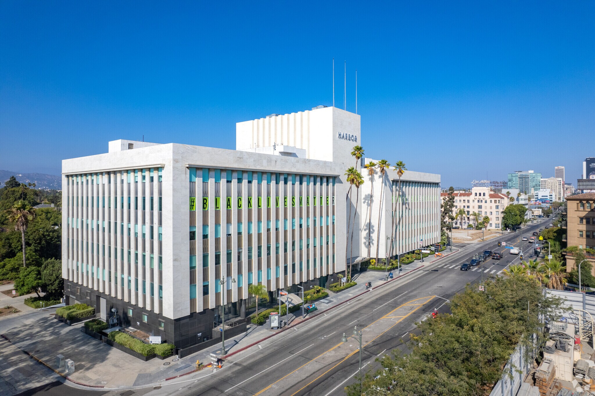 4201 Wilshire Blvd, Los Angeles, CA à louer Photo du bâtiment- Image 1 de 14
