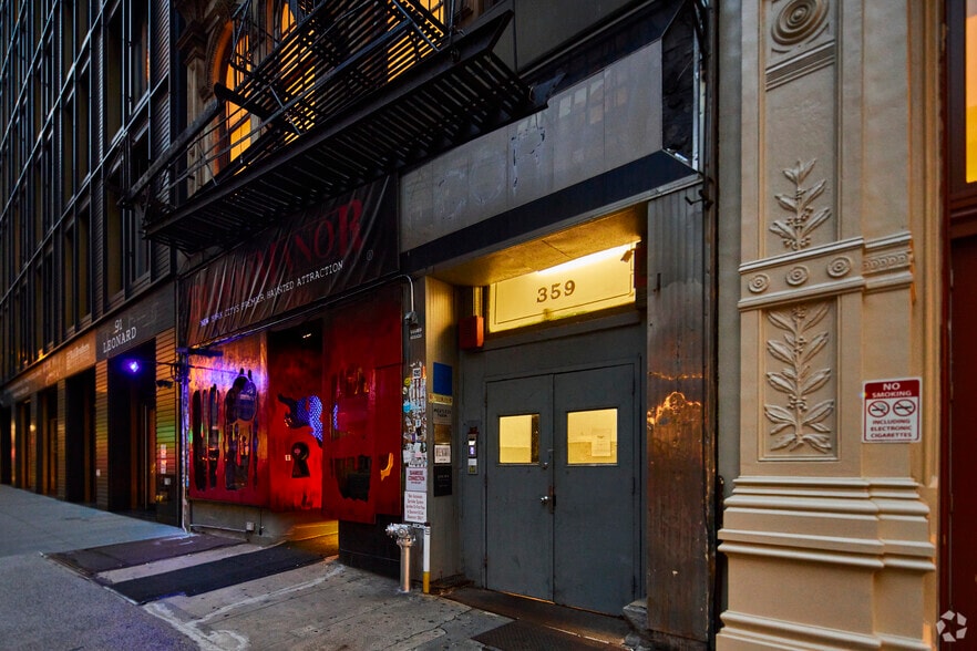 359 Broadway, New York, NY for lease - Building Photo - Image 2 of 21