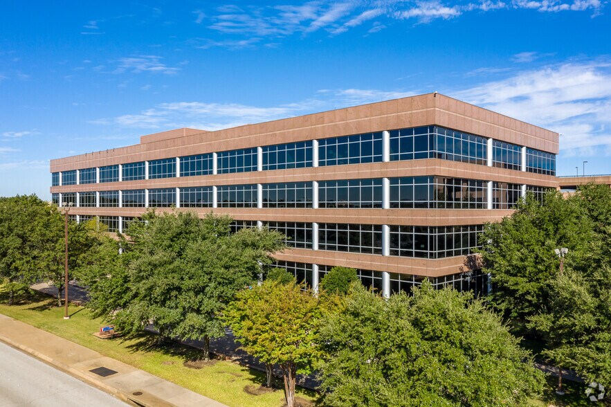 4800 Overton Dr, Fort Worth, TX à louer - Photo du bâtiment - Image 3 de 8