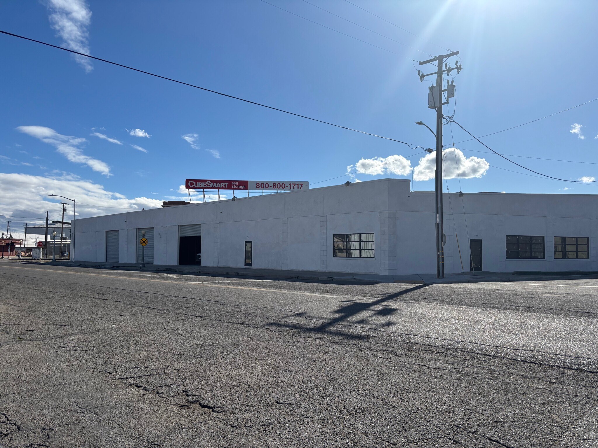 165 Broadway St, Fresno, CA à louer Photo du bâtiment- Image 1 de 10