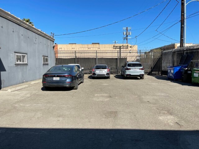 747 Ceres Ave, Los Angeles, CA à louer - Photo du bâtiment - Image 3 de 8