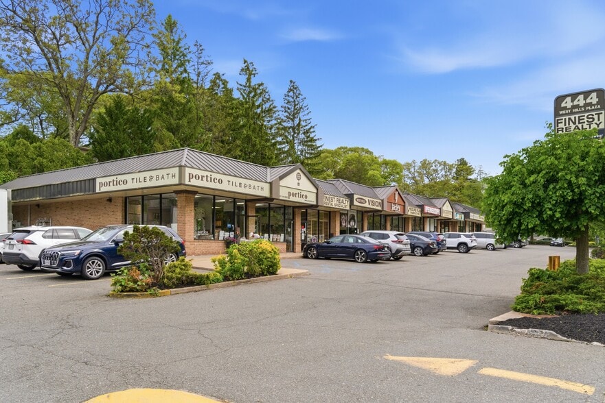 444 W Jericho Tpke, Huntington, NY for sale - Primary Photo - Image 1 of 14