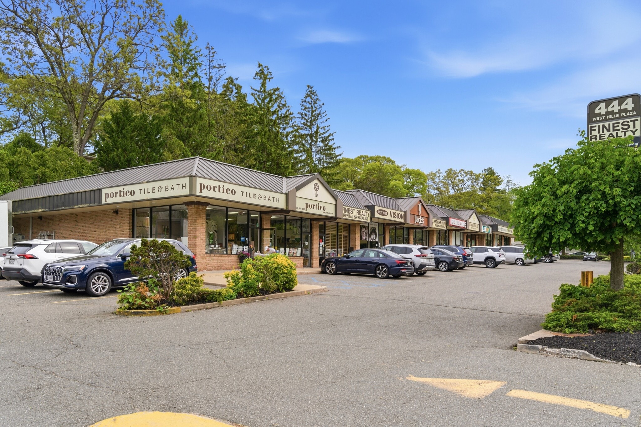 444 W Jericho Tpke, Huntington, NY for sale Primary Photo- Image 1 of 15