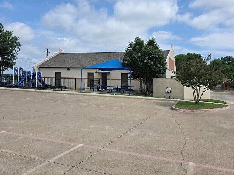 1715 Sandalwood Dr, Grand Prairie, TX à vendre - Photo du bâtiment - Image 3 de 5