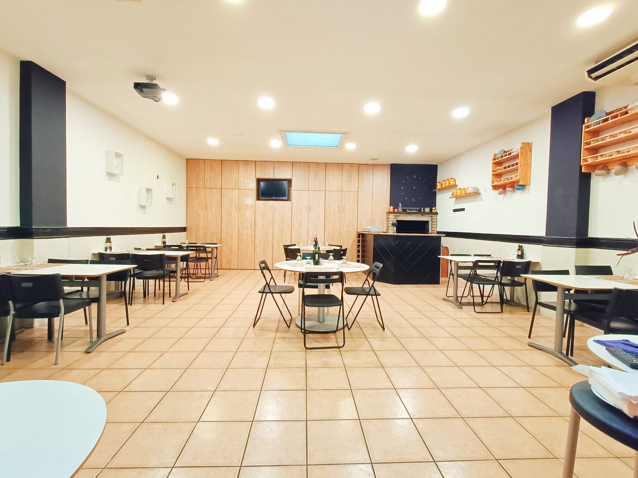 Retail in Sabadell, Barcelona for lease Interior Photo- Image 1 of 8