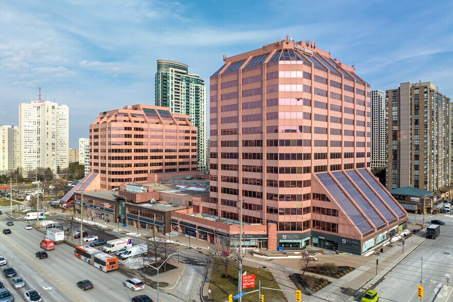 90 Burnhamthorpe Rd W, Mississauga, ON à louer - Photo du bâtiment - Image 1 de 16