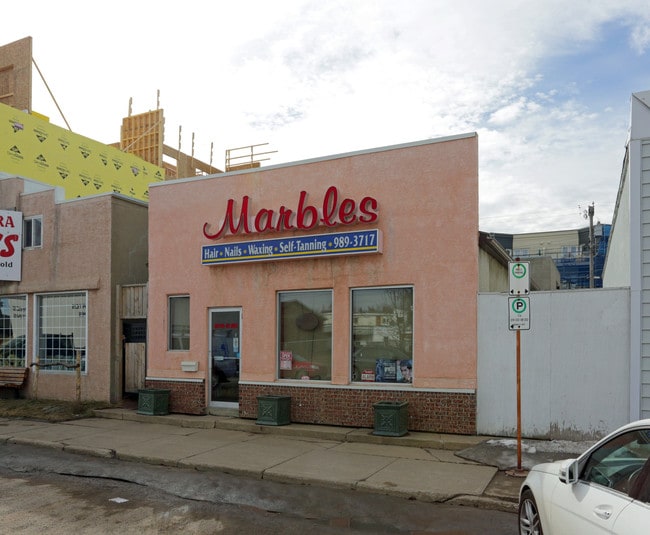 Plus de détails pour 10119 81st Ave NW, Edmonton, AB - Commerce de détail à vendre