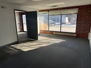 31632 N Ellis Dr, Volo, IL for lease Interior Photo- Image 1 of 46