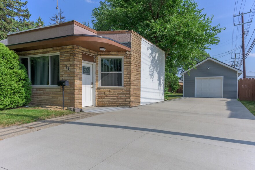 18 E Rutgers Ave, Pontiac, MI à vendre - Photo principale - Image 1 de 1